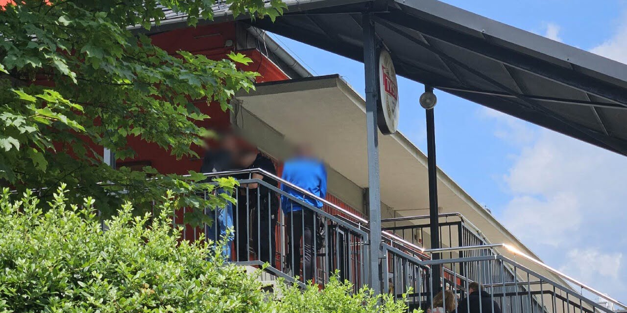 Śmierć na schodach. Policja wykluczyła udział osób trzecich