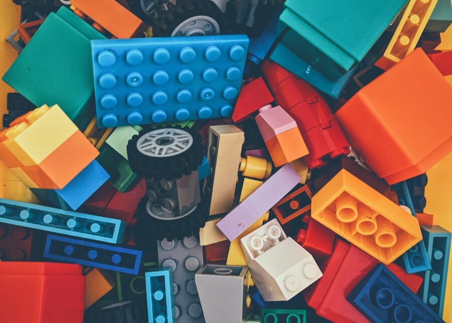 blue red and yellow lego blocks