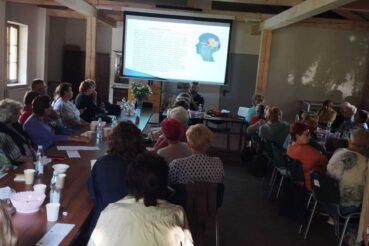 #Dzielnicowybliżejnas. Policjanci z wizytą w Uniwersytecie Trzeciego Wieku w Czernichowie