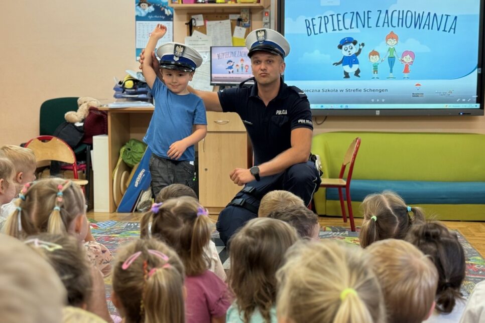 Policjanci z wizytą u przedszkolaków w Zakliczynie. Myślenice