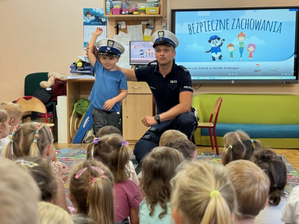 Policjanci z wizytą u przedszkolaków w Zakliczynie. Myślenice