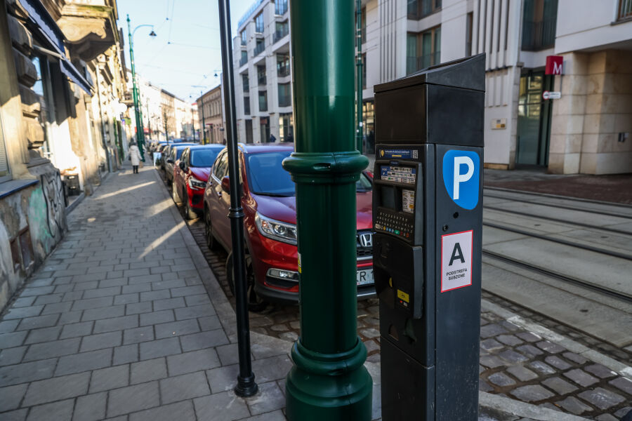 Od sierpnia zmiany w parkowaniu. Mieszkańcy zapłacą mniej niż przyjezdni. Kraków