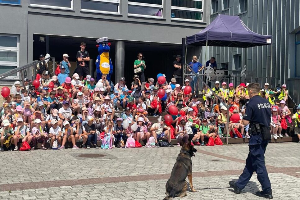 „Bezpieczne wakacje, bezpieczna podróż” – przejazd pociągiem z policjantami i Polregio. Chrzanów