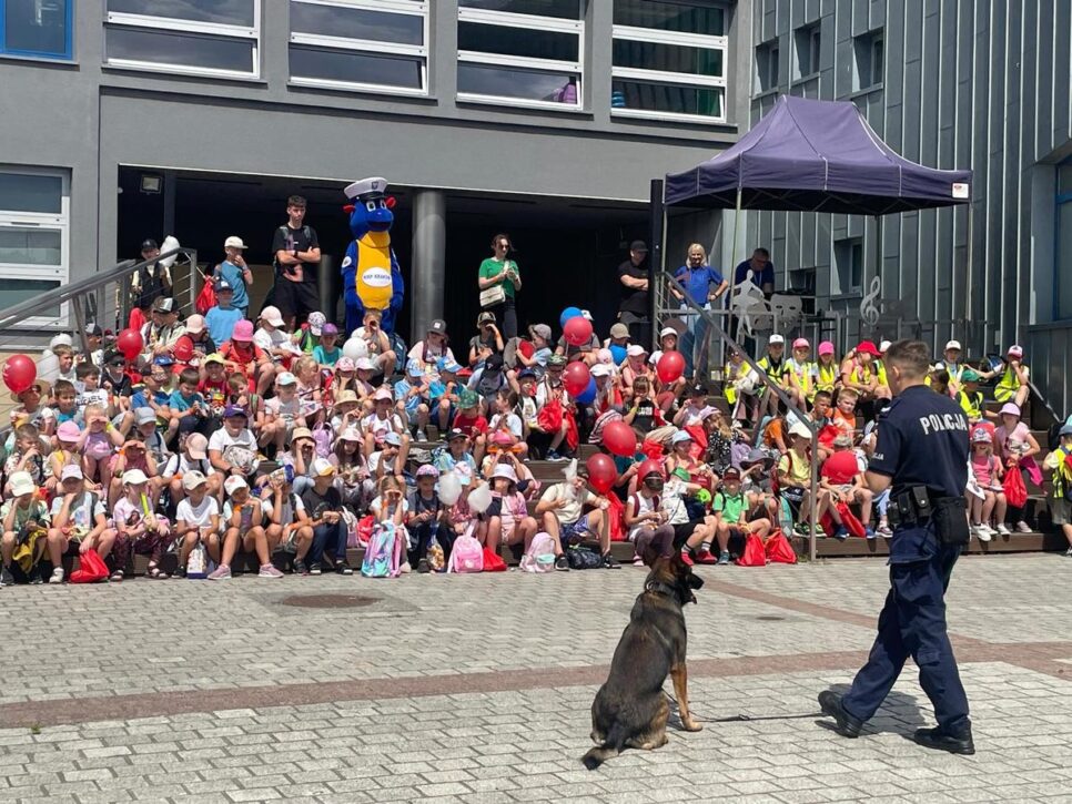 „Bezpieczne wakacje, bezpieczna podróż” – przejazd pociągiem z policjantami i Polregio. Chrzanów