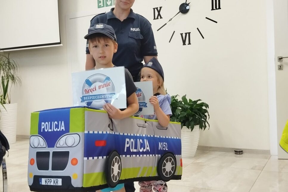 Bezpieczne wakacje. Wizyta policjantów na rodzinnym spotkaniu w Iwanowicach. Kraków