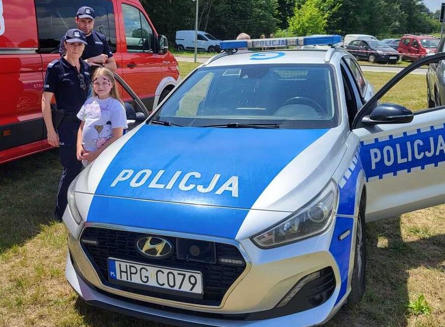 „Dzień Psa” w Rząsce z udziałem policjantów z Komisariatu Policji w Zabierzowie. #Dzielnicowybliżejnas.. Kraków