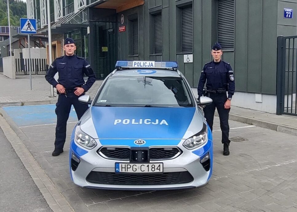 BOHATERSKA POSTAWA POLICJANTÓW Z KOMISARIATU POLICJI W SZCZAWNICY URATOWAŁA ŻYCIE MĘŻCZYZNY. Nowy Targ