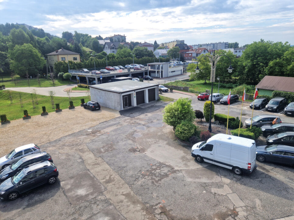 Uwaga – naprawa nawierzchni parkingu przy Urzędzie. Gmina Trzebinia