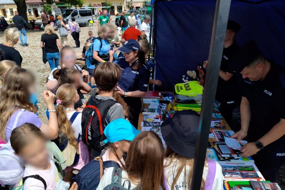 Profilaktyka i promocja zawodu policjanta na pikniku towarzyszącym obchodom Święta Policji w Starym Sączu. Nowy Sącz