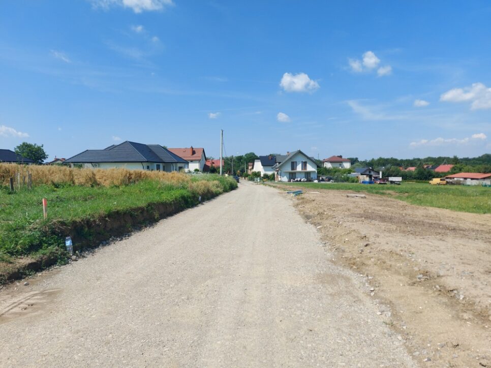 Trwa przebudowa ulicy Stanisława Moniuszki w Dąbrowie Tarnowskiej. Gmina Dąbrowa Tarnowska