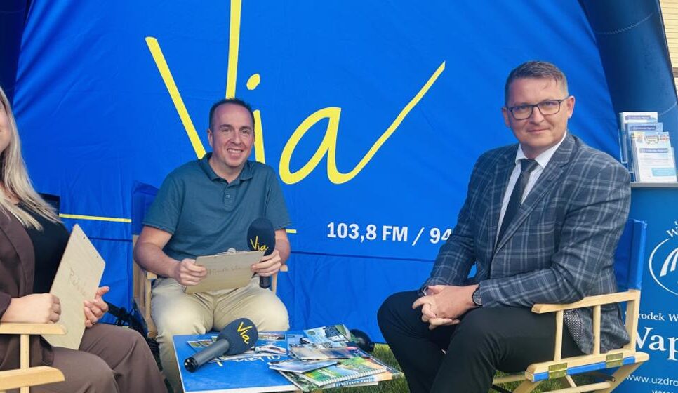Plenerowe studio Radia Via w najmniejszej miejscowości uzdrowiskowej w Polsce – Wapienne. Gorlice
