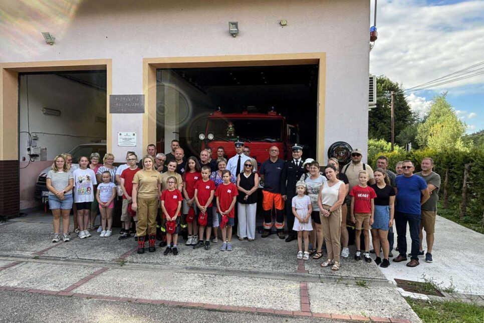 Defibrylator AED w Małastowie – kolejny krok ku bezpieczeństwu mieszkańców. Gmina Sekowa