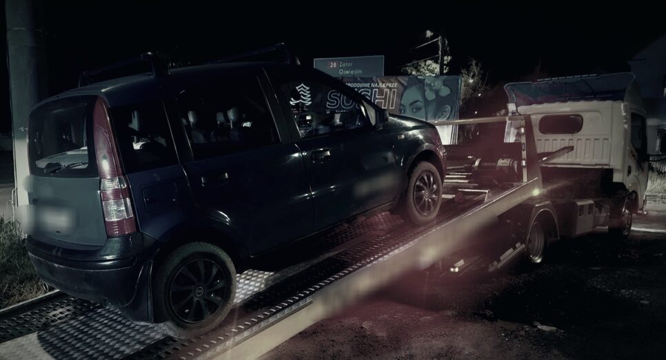 #DzielnicowyBliżejNas. Nietrzeźwy kierowca bez uprawnień zatrzymany przez wadowickich dzielnicowych. Wadowice