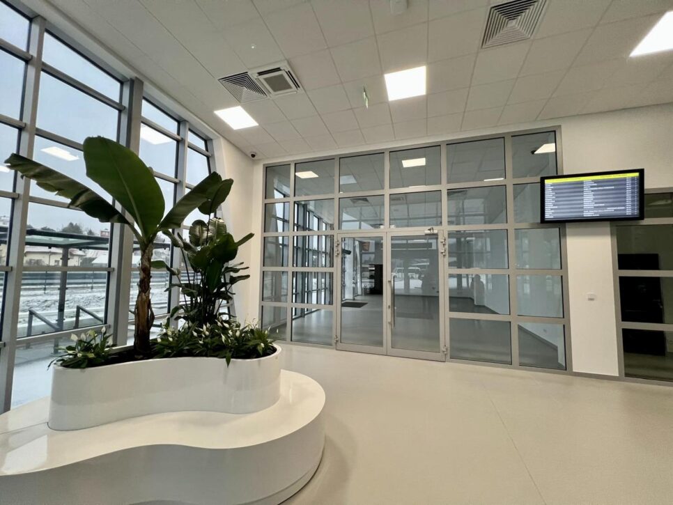 Lokal do wynajęcia w budynku dworca autobusowego. Gmina Miechów