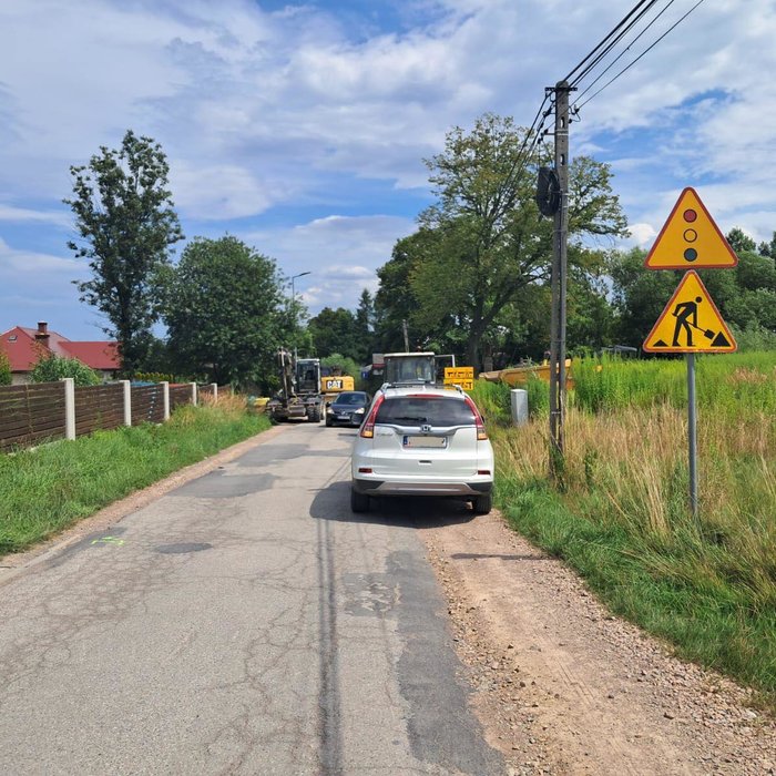 Lusina – ul. św. Floriana – utrudnienia w ruchu drogowym. Gmina Mogilany