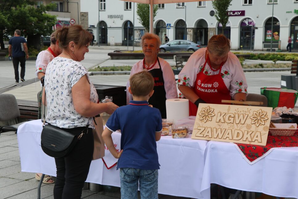 Spotkanie z akcją pn.”Regionalne Smaki Powiatu Limanowskiego” oraz Kołem Gospodyń z Zawadki. Powiat limanowski