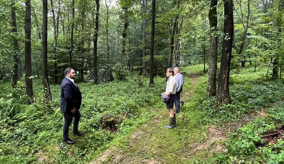 Letni wypoczynek pod kontrolą – wizyta władz Powiatu u skautów. Gorlice