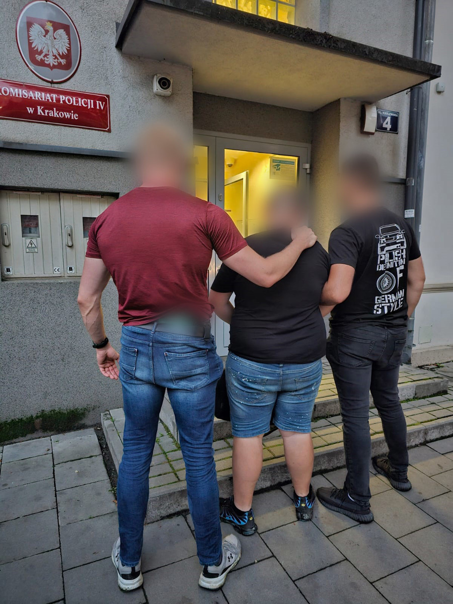 Apel o zgłaszanie się osób poszkodowanych w wyniku rozpylenia gazu pieprzowego z tramwaju nr 4. Kraków
