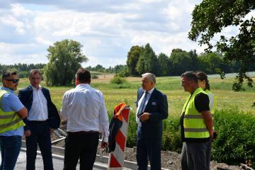 Trwa przebudowa drogi powiatowej w miejscowości Pstroszyce Pierwsze i Pstroszyce Drugie. Powiat miechowski