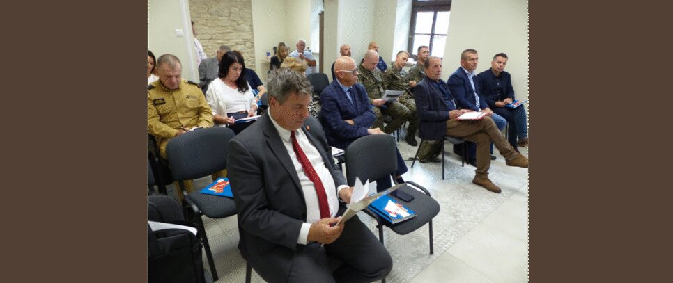 Spotkanie wójtów, burmistrzów, służb mundurowych oraz Dyrekcji szpitala na temat realizacji zadań bieżących w kontekście nowych wyzwań zadaniowych. Proszowice