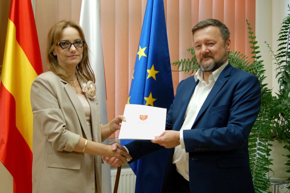 Burmistrz Bochni podpisała umowę na uruchomienie systemu dla Bocheńskiej Karty Mieszkańca. Bochnia