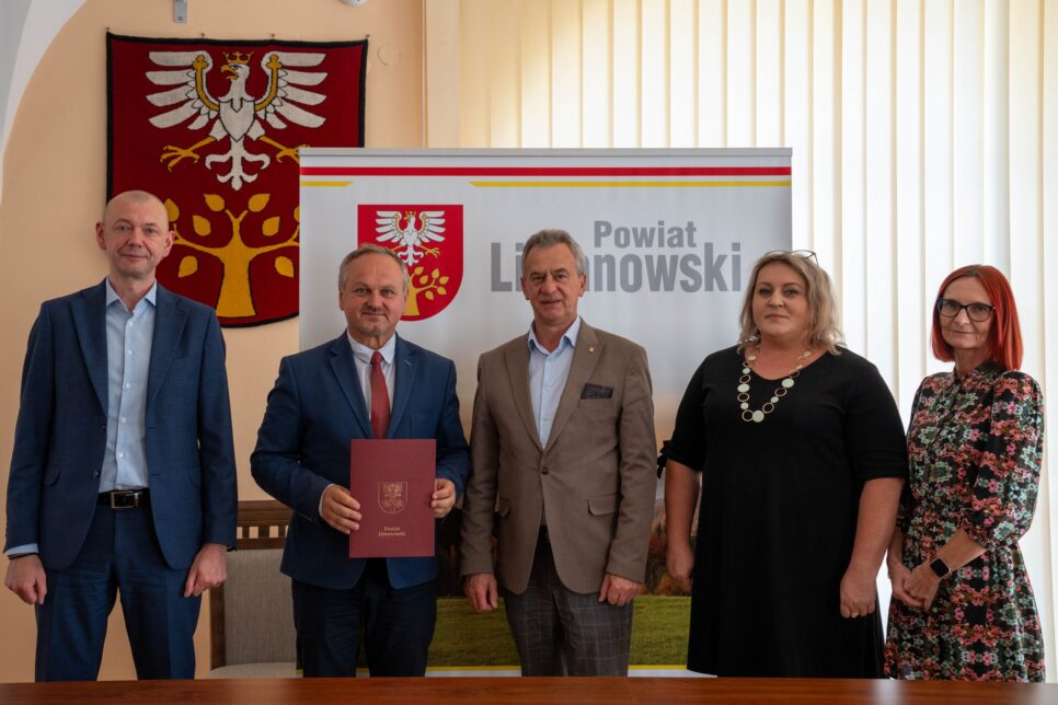Podpisanie umów na realizacje projektów w ramach „Programu wyrównywania różnic miedzy regionami III”. Powiat limanowski