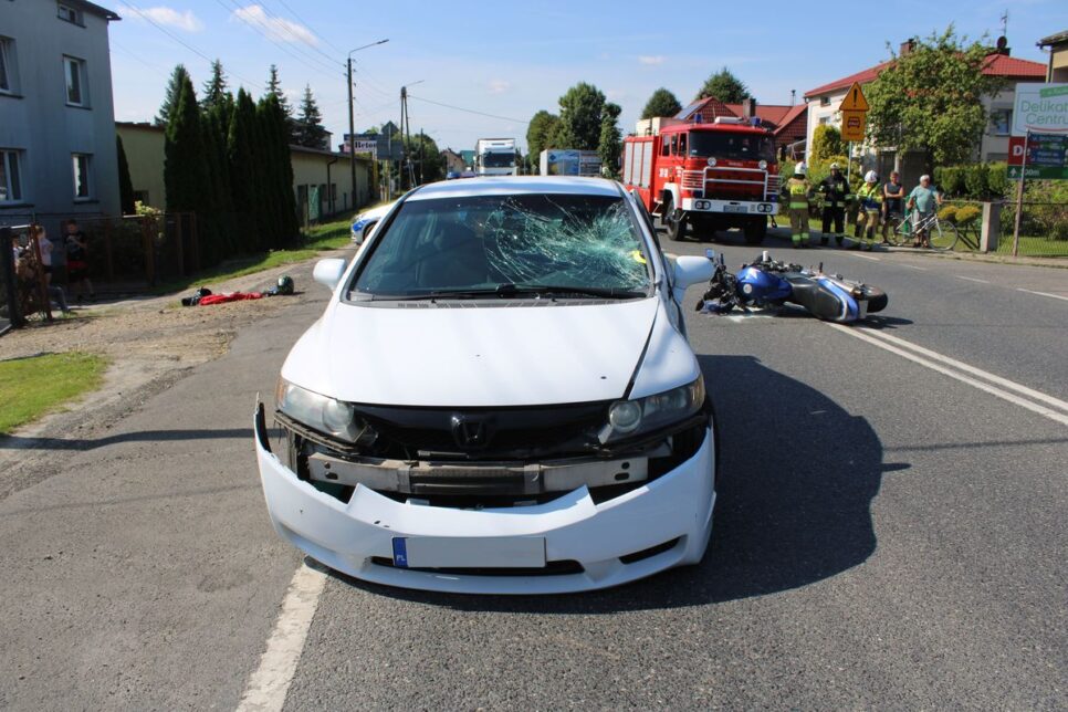 Gmina Oświęcim. Zdarzenie drogowe z udziałem motocyklisty i samochodu osobowego. Oświęcim