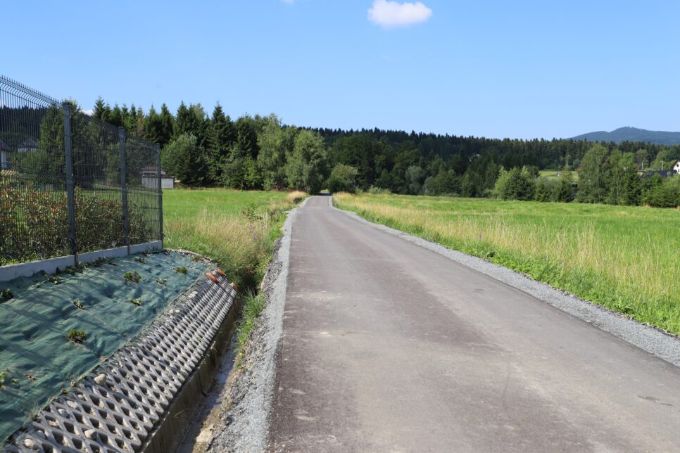 Odbiór zmodernizowanych odcinków dróg w Starej Wsi. Gmina Limanowa