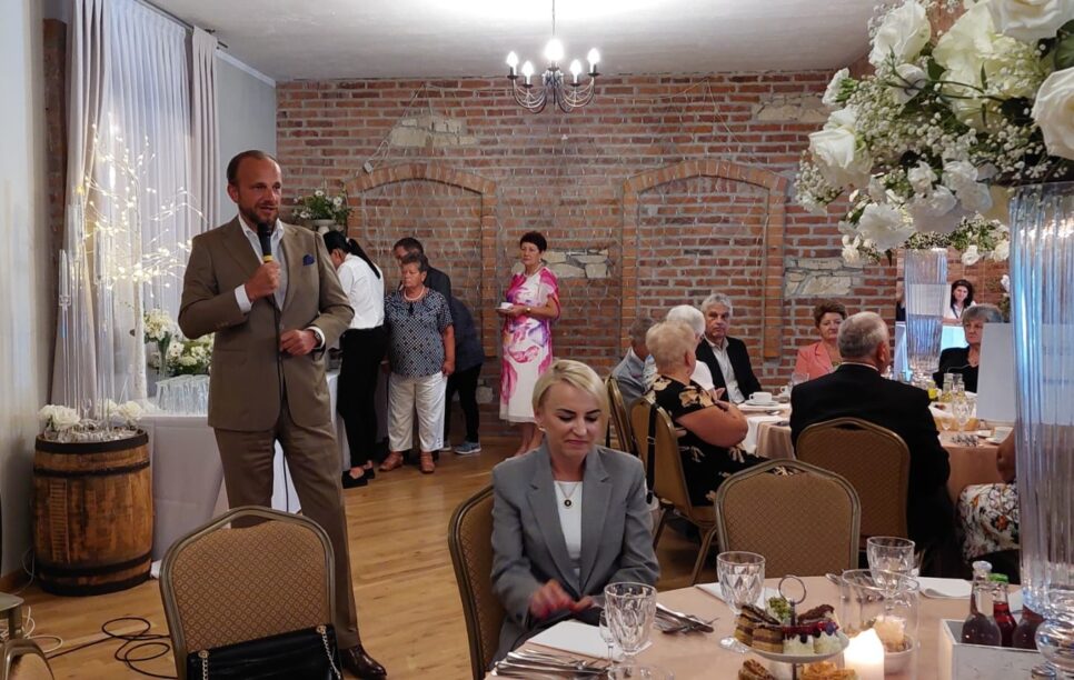 Uroczyste spotkanie seniorów z Polskiego Związku Emerytów i Rencistów w Krakowie. Małopolska