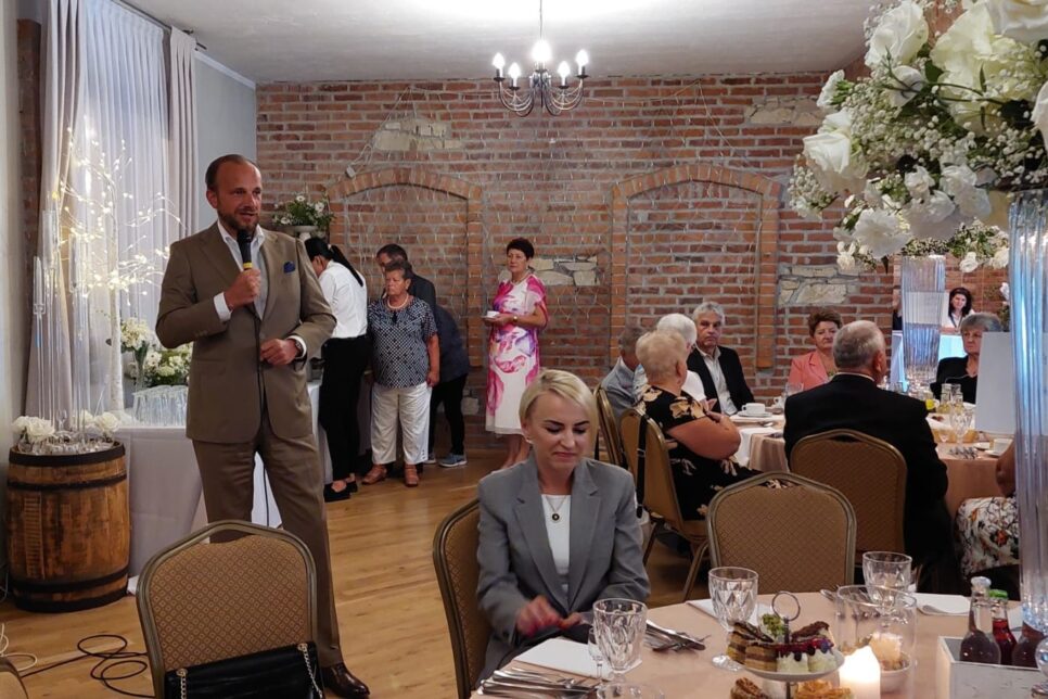 Uroczyste spotkanie seniorów z Polskiego Związku Emerytów i Rencistów w Krakowie. Małopolska