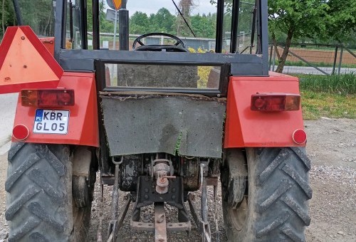 Sprzedaż ciągnika rolniczego przez Gminne Przedsiębiorstwo Gospodarki Komunalnej Dębno. Gmina Dębno