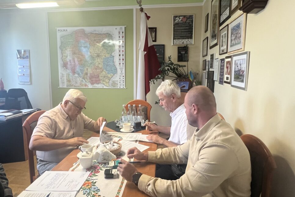 Podpisano umowę na budowę sieci kanalizacyjnej w miejscowości Nieczajna Górna. Gmina Dąbrowa Tarnowska