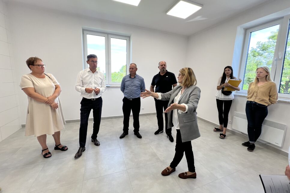 Odnowione wnętrze świetlicy w Sławicach Szlacheckich. Gmina Miechów