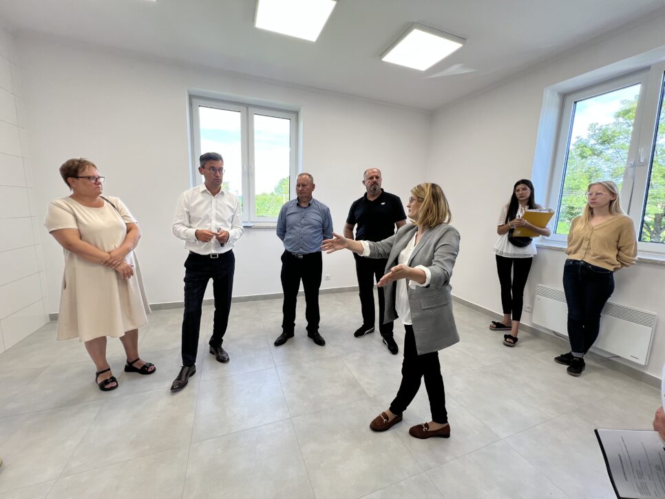 Odnowione wnętrze świetlicy w Sławicach Szlacheckich. Gmina Miechów