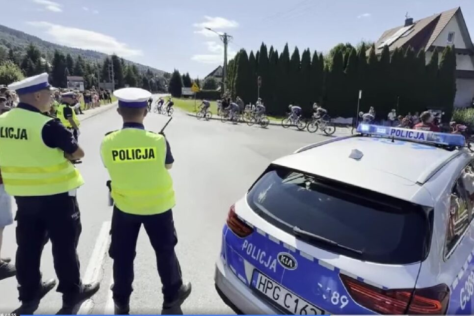 Policjanci zabezpieczali wyścig kolarski „82. TOUR DE POLOGNE” w powiecie suskim.. Sucha Beskidzka