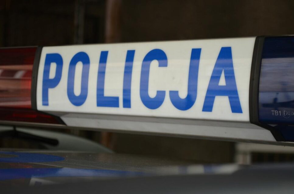 Nietrzeźwy jechał hulajnogą elektryczną, miał przy sobie mefedron, a w dodatku przewoził nietrzeźwego pasażera.. Brzesko