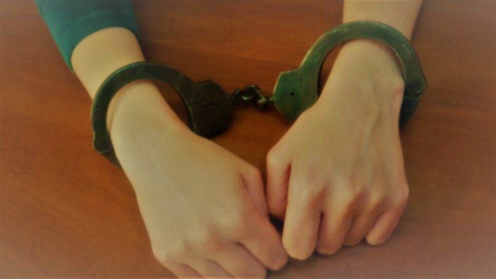 Gmina Oświęcim. Matka podejrzana o znęcanie nad pełnoletnim synem musiała opuścić dom. Oświęcim