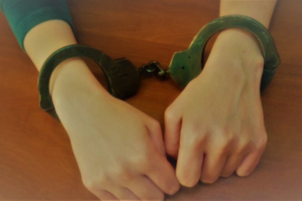 Gmina Oświęcim. Matka podejrzana o znęcanie nad pełnoletnim synem musiała opuścić dom. Oświęcim