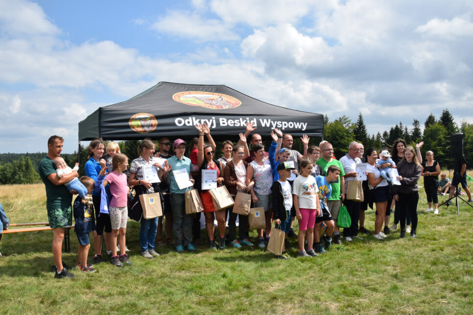 Relacja z złazu turystycznego na górze Łopień w ramach akcji „Odkryj Beskid Wyspowy 2025 – 102 Wyspy Beskidu Wyspowego”. Gmina Dobra