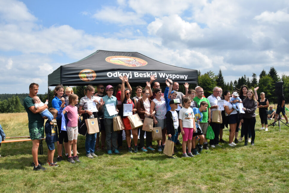 Relacja z złazu turystycznego na górze Łopień w ramach akcji „Odkryj Beskid Wyspowy 2025 – 102 Wyspy Beskidu Wyspowego”. Gmina Dobra