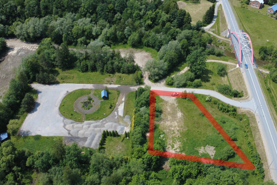 Gmina Sękowa zachęca do zapoznania się z ofertą na zakup nieruchomości przeznaczonej pod usługi handlu i gastronomii w ROPICY GÓRNEJ. Gmina Sekowa