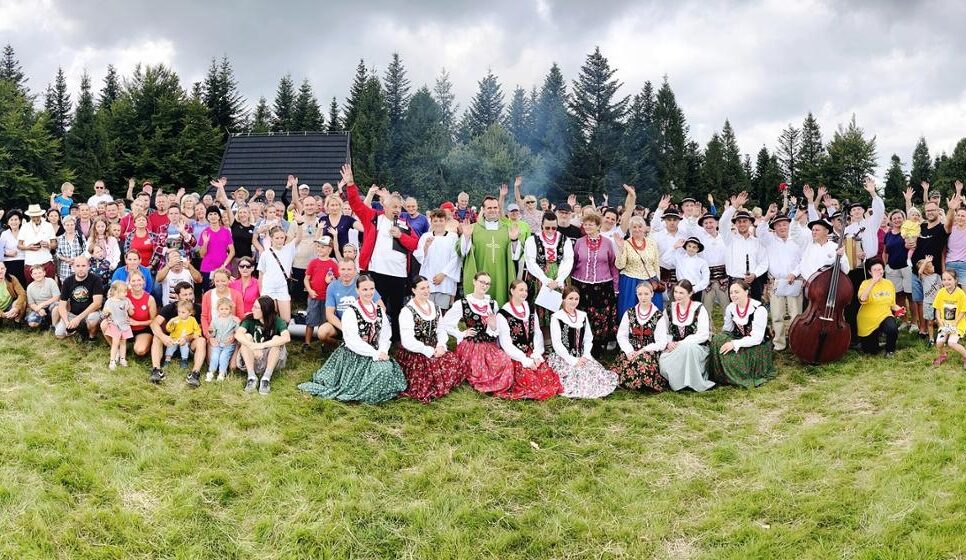 Łopień przyciągnął rekordowe tłumy – XVI edycja akcji „Odkryj Beskid Wyspowy 2025”. Gmina Tymbark