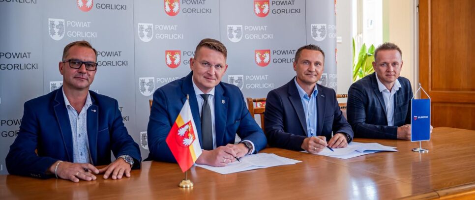 Rusza przebudowa drogi powiatowej w Kobylance – podpisano umowę na realizację inwestycji. Gorlice