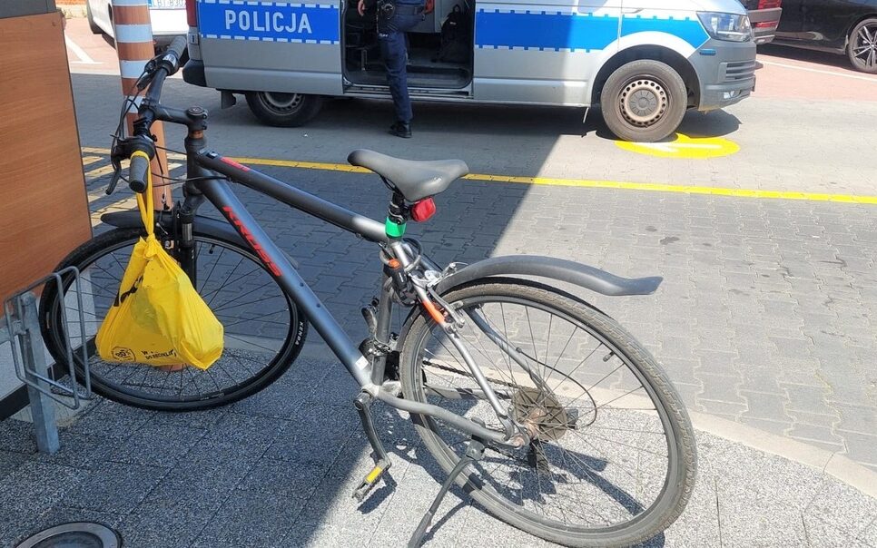 Oświęcim. Dzielnicowi zatrzymali złodzieja i odzyskali skradziony rower. Oświęcim