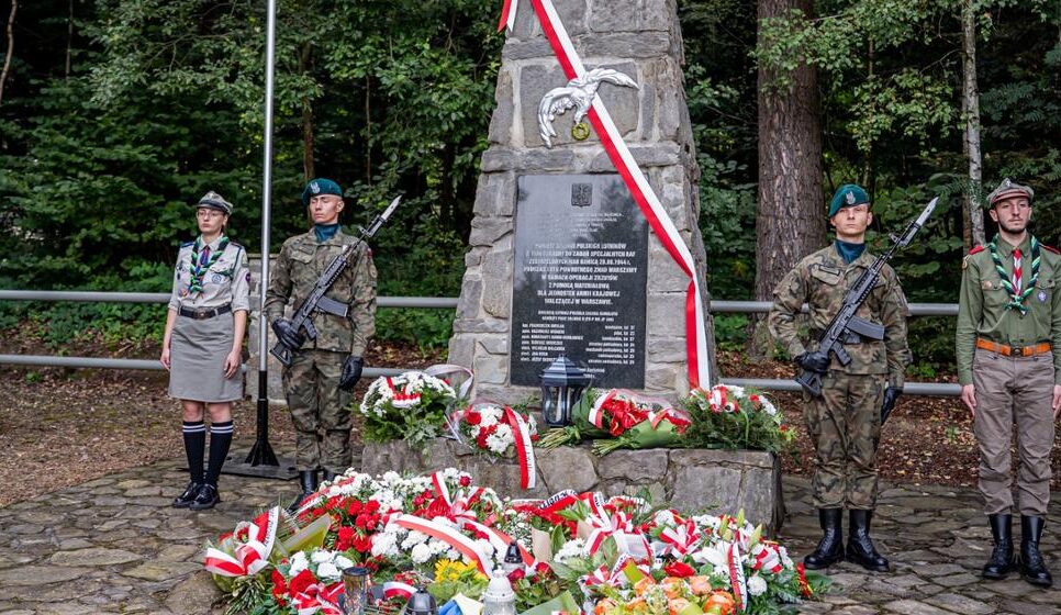 Bohaterska załoga Halifaxa upamiętniona w Banicy. Gorlice