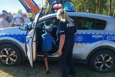  #DzielnicowyBliżejNas. Policjanci ze Spytkowic na gminnych dożynkach w Ryczowie . Wadowice