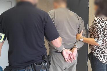 Oświęcim. Policjanci zatrzymali „odbieraka” i udaremnili próbę oszustwa metodą „na wypadek” .. Oświęcim