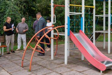 Kolejne inwestycje w Brodach – remont szkoły i modernizacja placu zabaw. Kalwaria Zebrzydowska