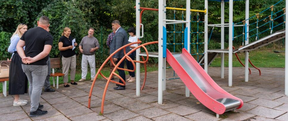 Kolejne inwestycje w Brodach – remont szkoły i modernizacja placu zabaw. Kalwaria Zebrzydowska