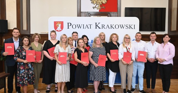 Akty nadania stopnia awansu zawodowego nauczyciela mianowanego wręczone!. Powiat krakowski